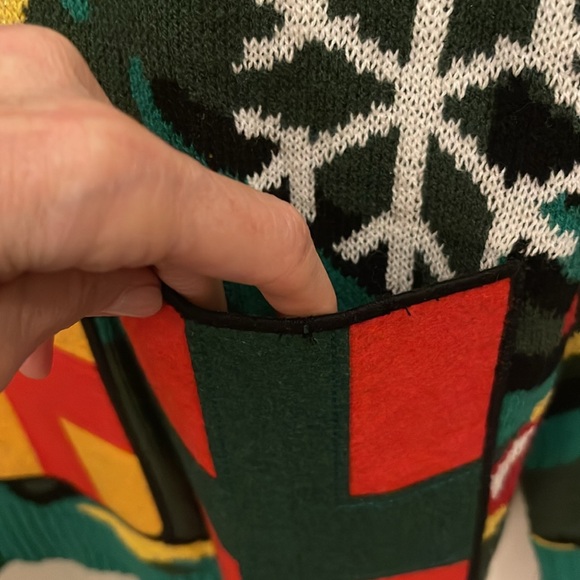 NWT CHRISTMAS SWEATER GENDER NEUTRAL - Picture 4 of 7